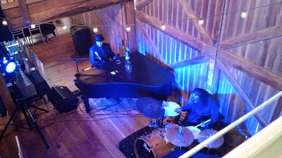 Fundraiser Barn Dueling Hobbits Productions Piano Entertaiment Music Band Portland Or St Louis Mo Nashville Iowa